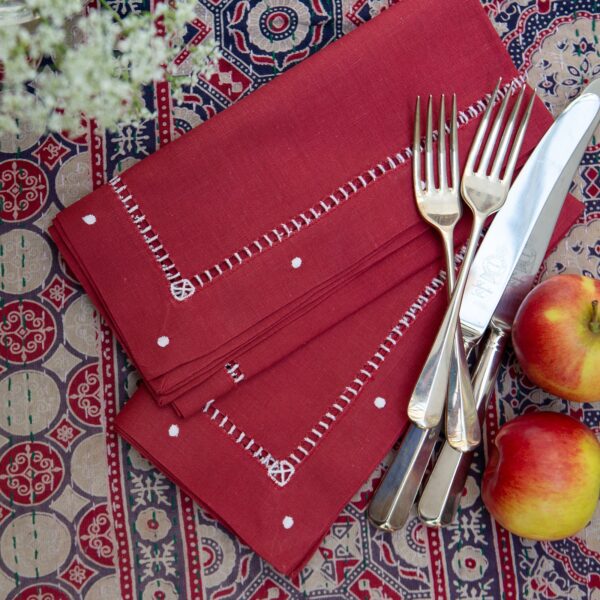 red-linen-napkins