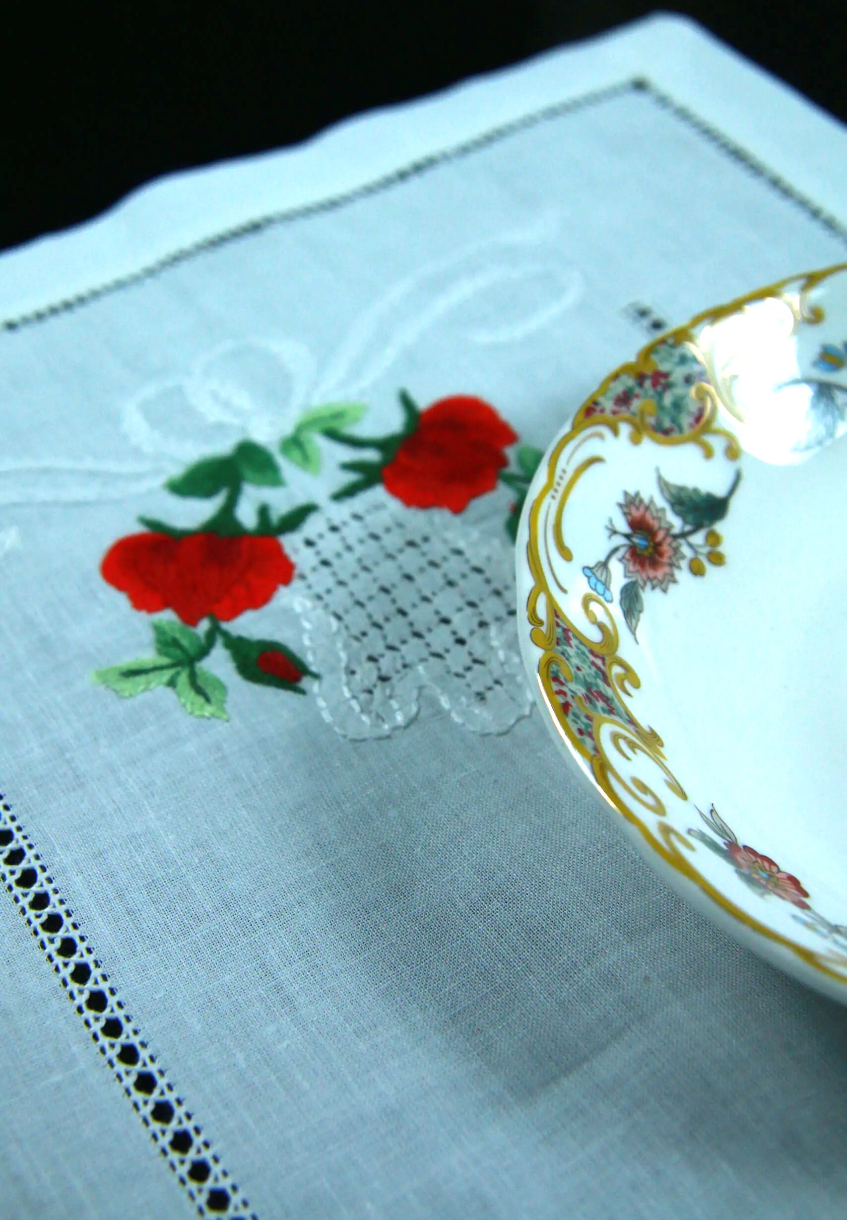 Cotton Tablecloth Embroidered With Red Roses