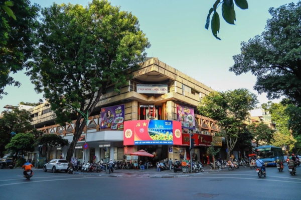 Hai Ba Trung district is crowded