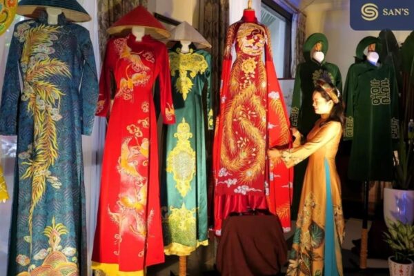 Comparison of Woven fabric manufacturing in Vietnam and China, India 5 Ao dai draws inspiration from celebrations of Vietnam