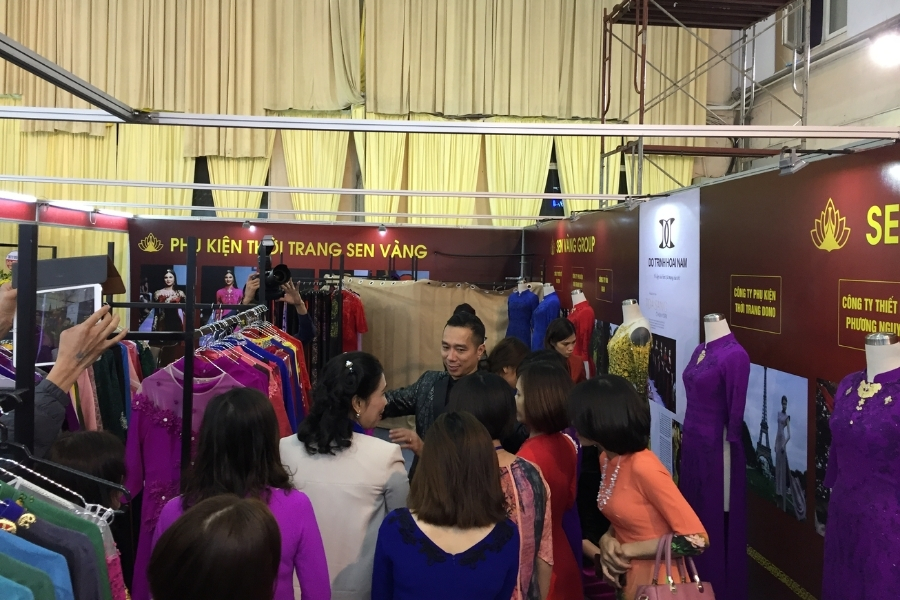 Top 5 Vietnam Wholesale Clothing Suppliers: Good Price, High Quality, Reputable 5 Joining trade shows is an excellent way to meet suppliers face-to-face