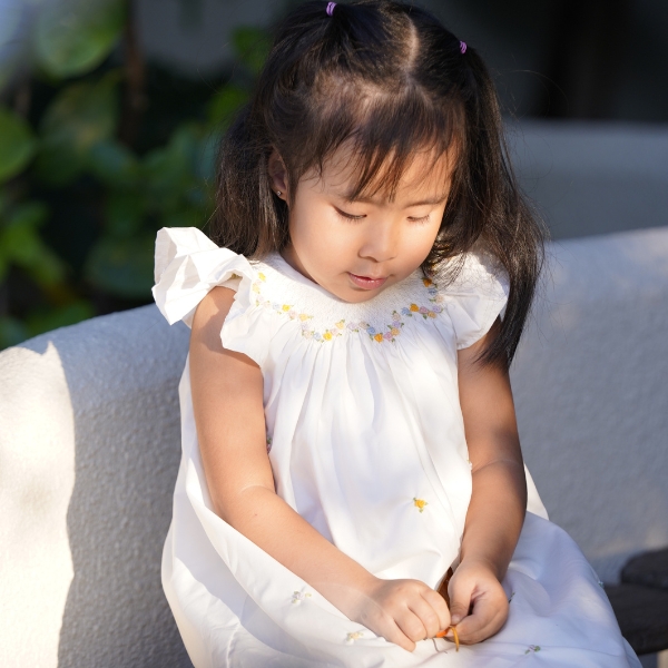 Distinguish between Sundress, Bishop Dress & Geometric Dress 3 Bishop dresses are more suitable for formal occasions