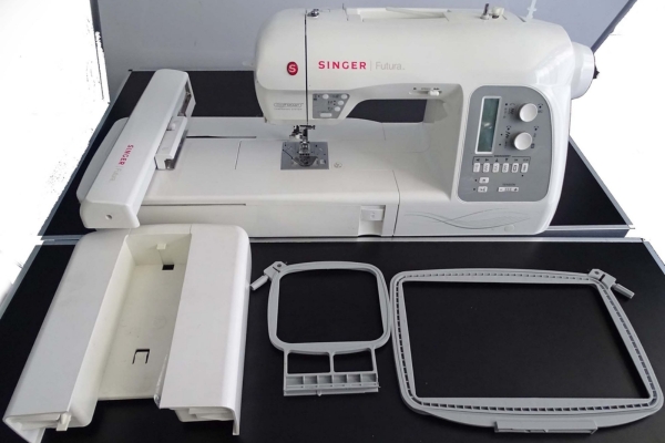 Singer Futura XL550