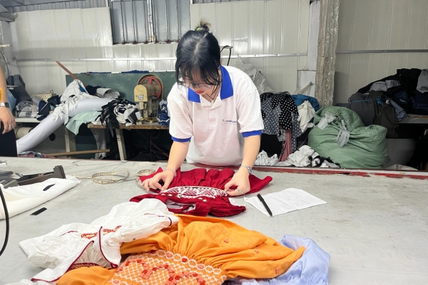 5 secrets about the children's clothing manufacturing industry in the US 6 Customers trust K-Embroidery because we always check quality carefully