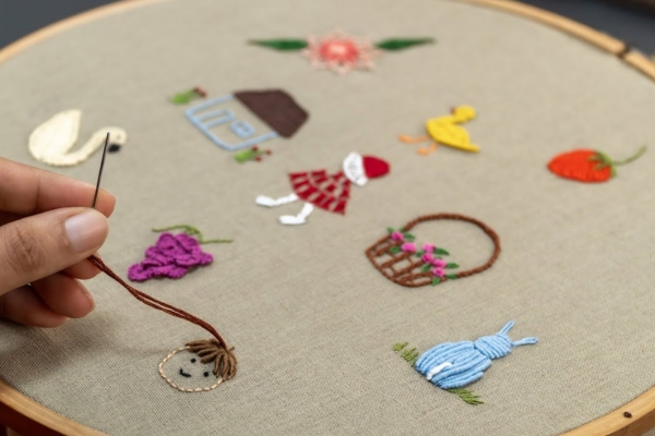 5 secrets about the children's clothing manufacturing industry in the US 8 Not many children’s clothing manufacturers in the US choose hand-embroidery