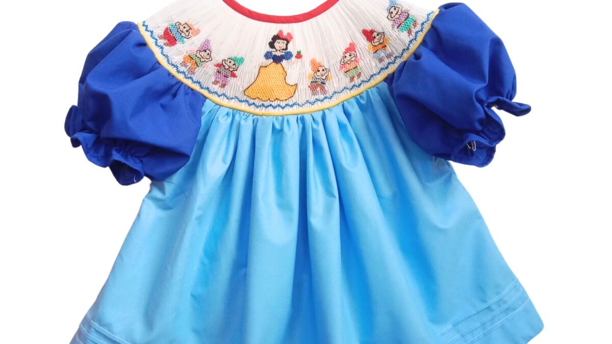 Smocked Set Snow White And The Seven Dwarfs
