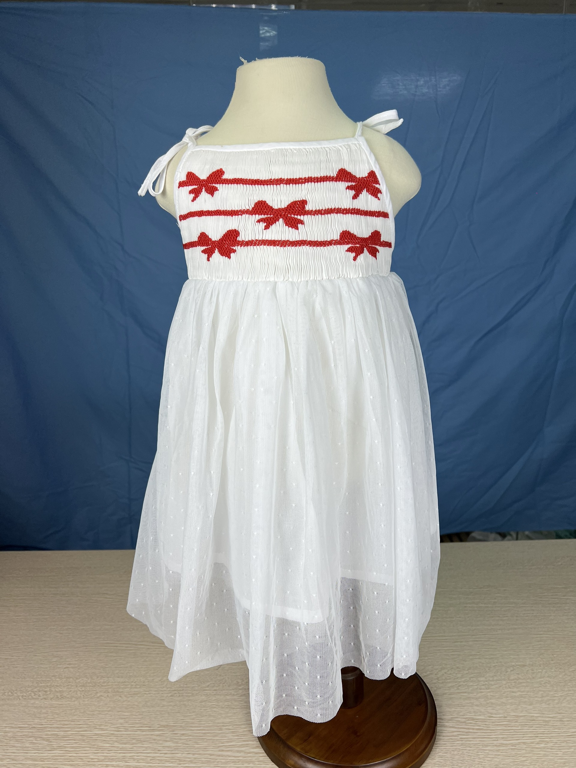 RTS07 - White smocked dress with hair bow pattern