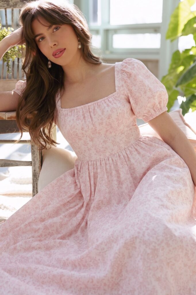 Vintage Coquette Puff-Sleeve Dress